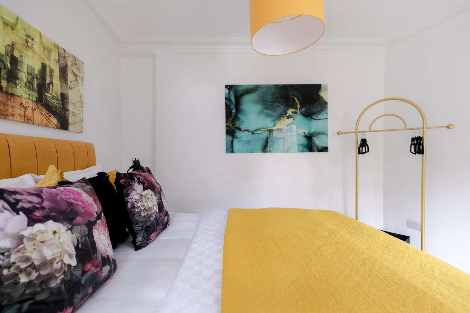 Apartament Rare Find Off Oxford St! Soho 5Bed Design House For Xxl Groups Londyn Zewnętrze zdjęcie
