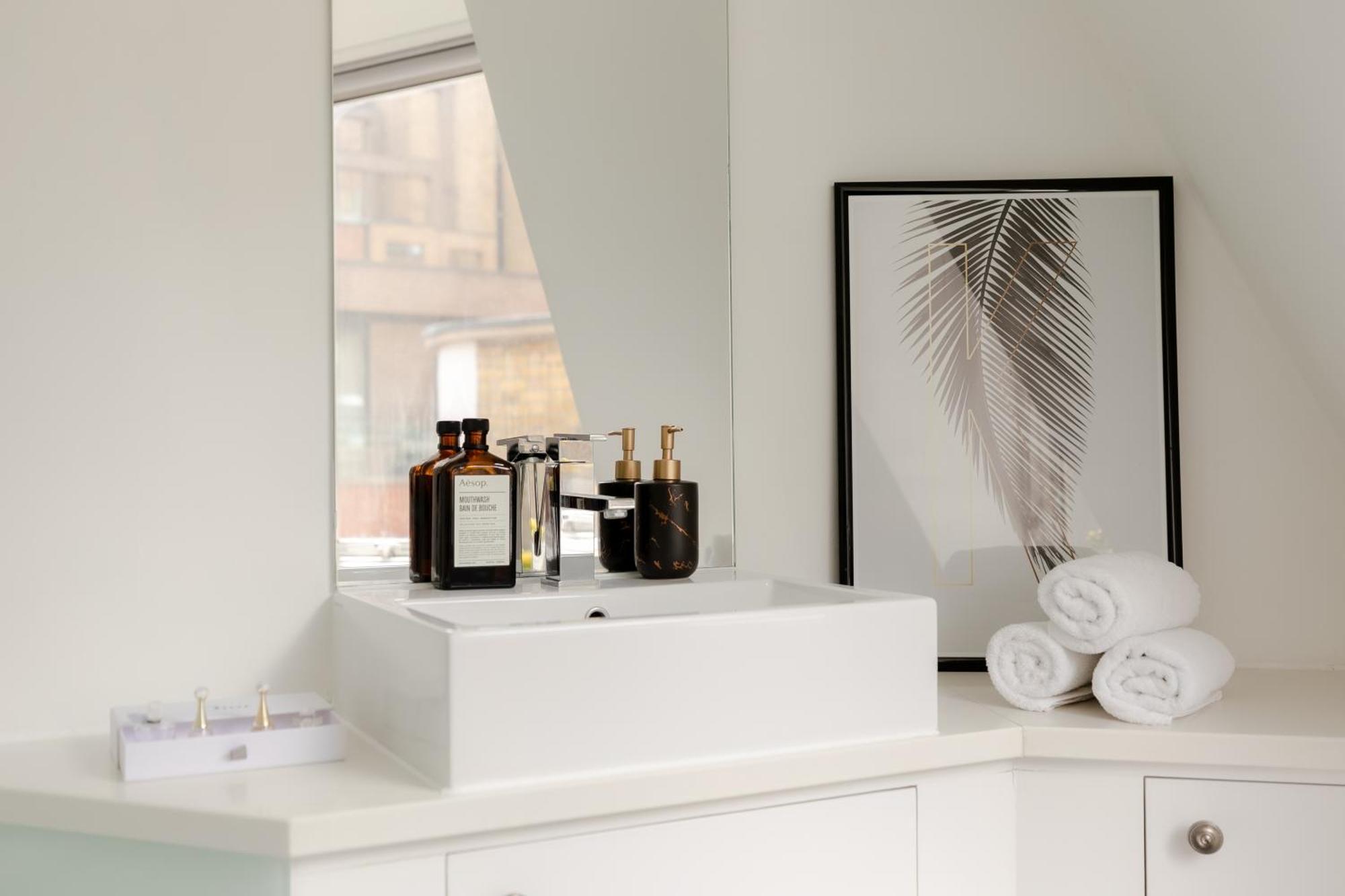 Apartament Rare Find Off Oxford St! Soho 5Bed Design House For Xxl Groups Londyn Zewnętrze zdjęcie