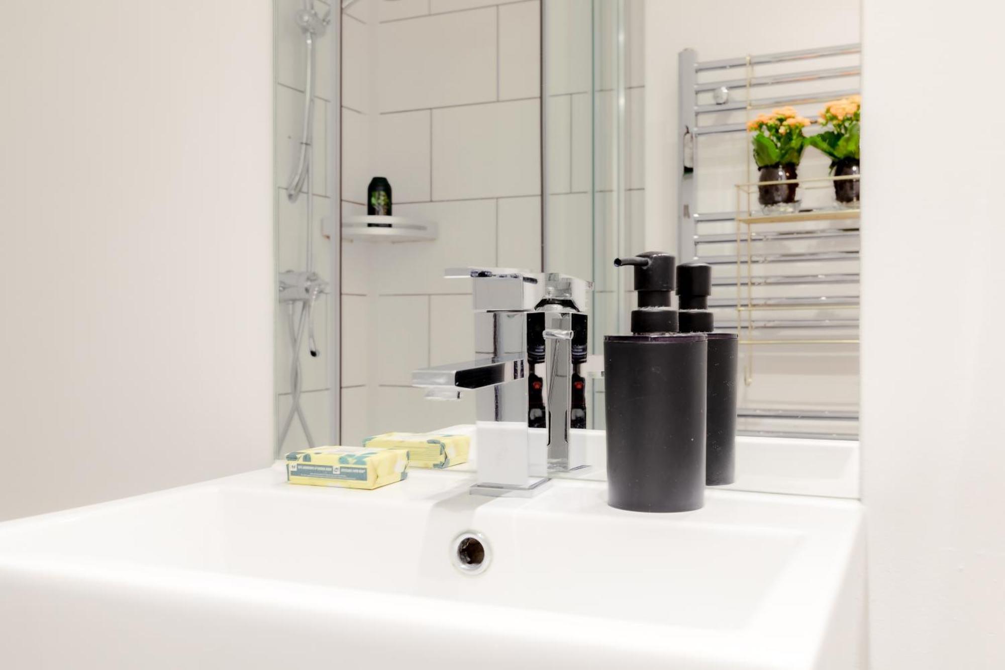Apartament Rare Find Off Oxford St! Soho 5Bed Design House For Xxl Groups Londyn Zewnętrze zdjęcie